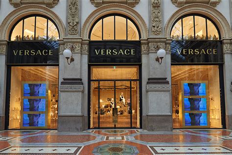 negozio versace a natale|versace boutique milano mi.